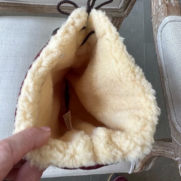 L.L. Bean Tall Quilted Nylon/Sherpa Duck Boots. Size 7. - Picture 3 of 8